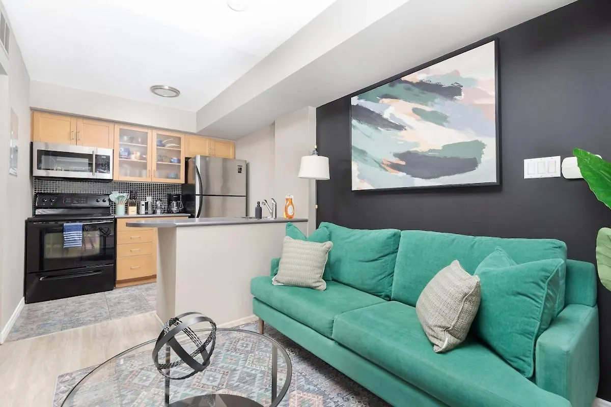1Bd Townhome Walk To Lake! Toronto Canada
