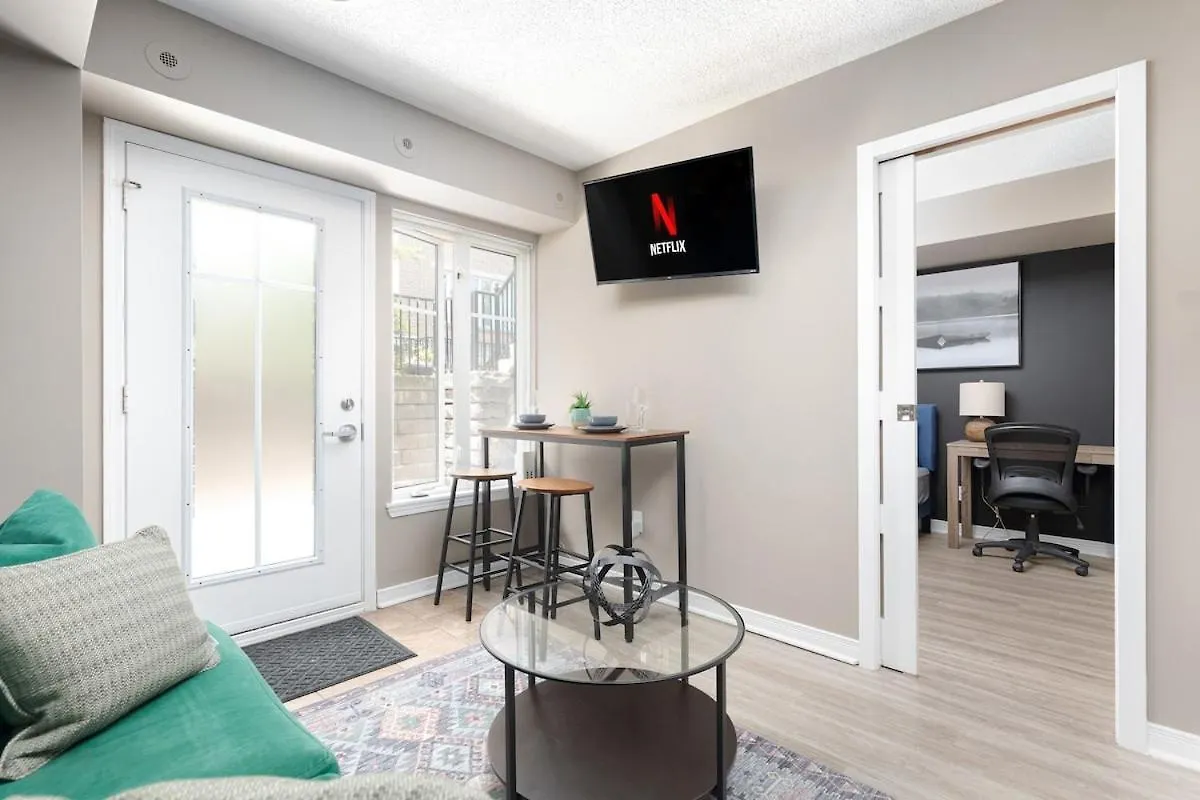 Holiday home 1Bd Townhome Walk To Lake! Toronto