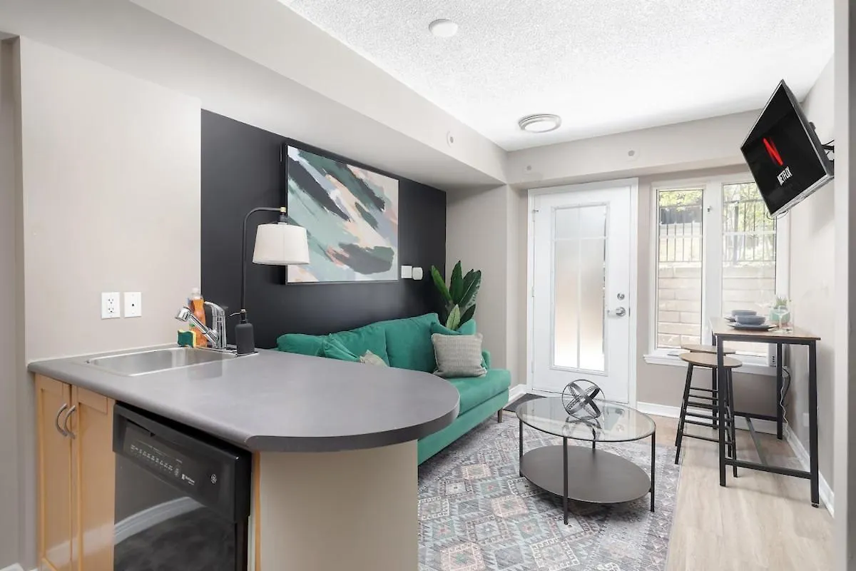 1Bd Townhome Walk To Lake! Toronto 0*,  Canada