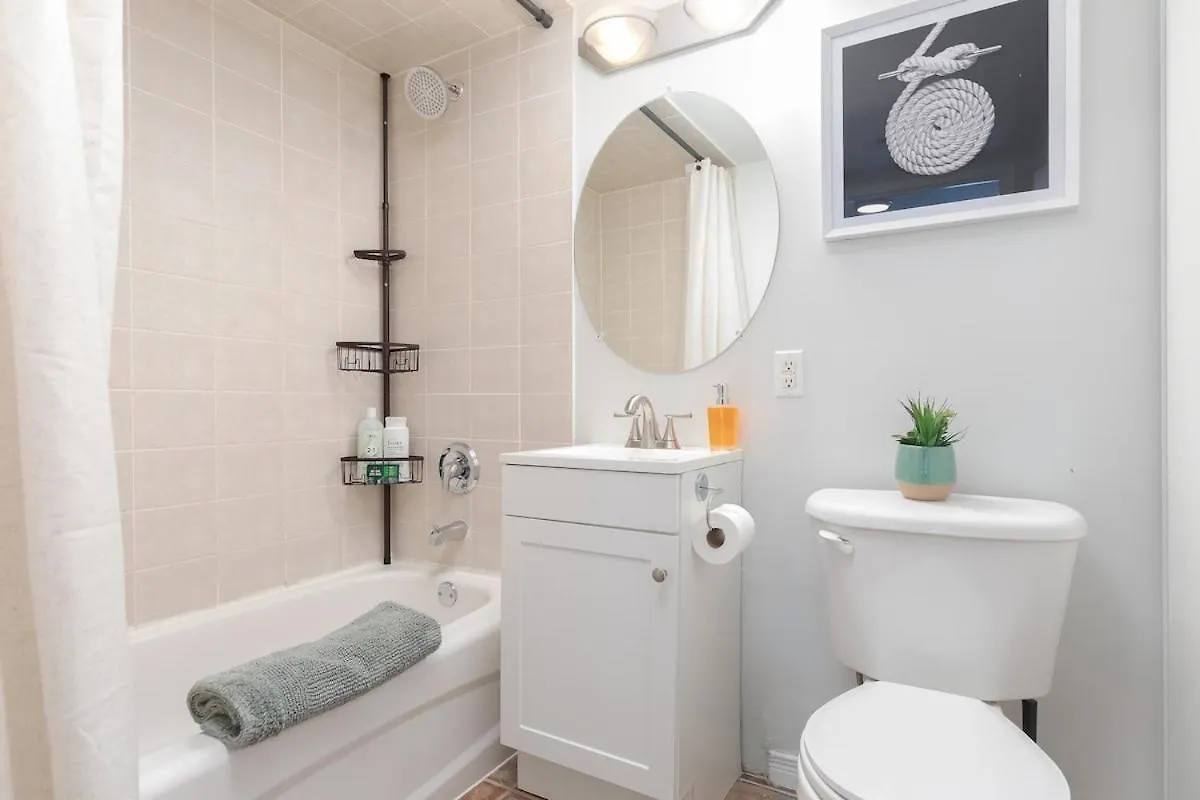 1Bd Townhome Walk To Lake! Toronto Holiday home