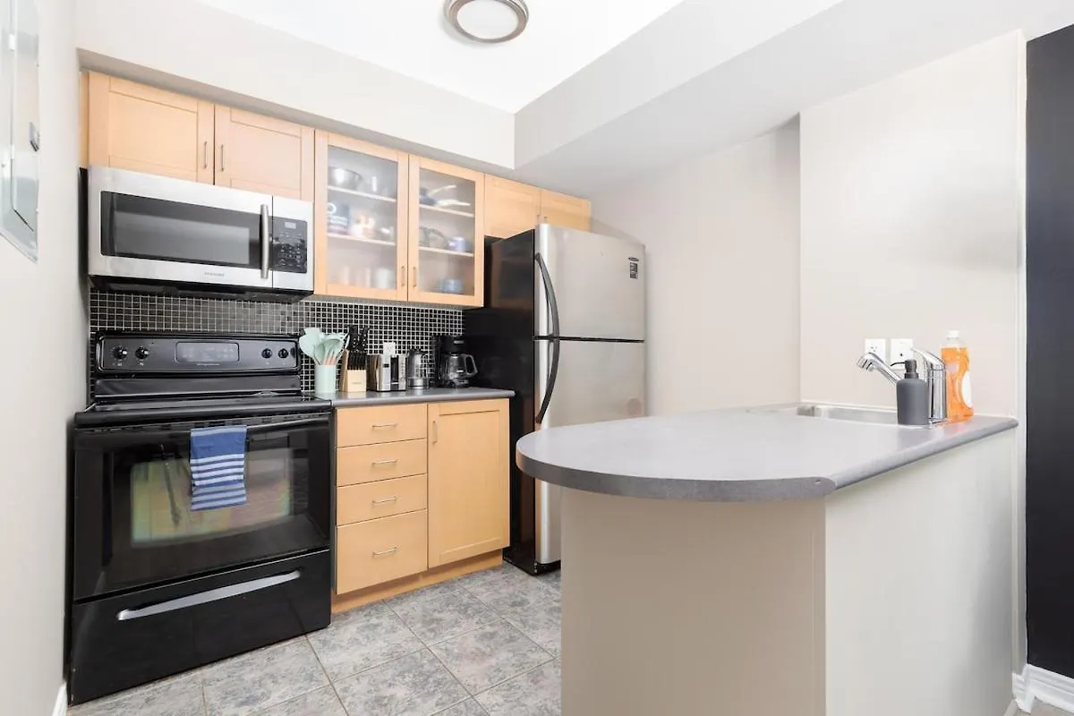 1Bd Townhome Walk To Lake! Toronto Canada