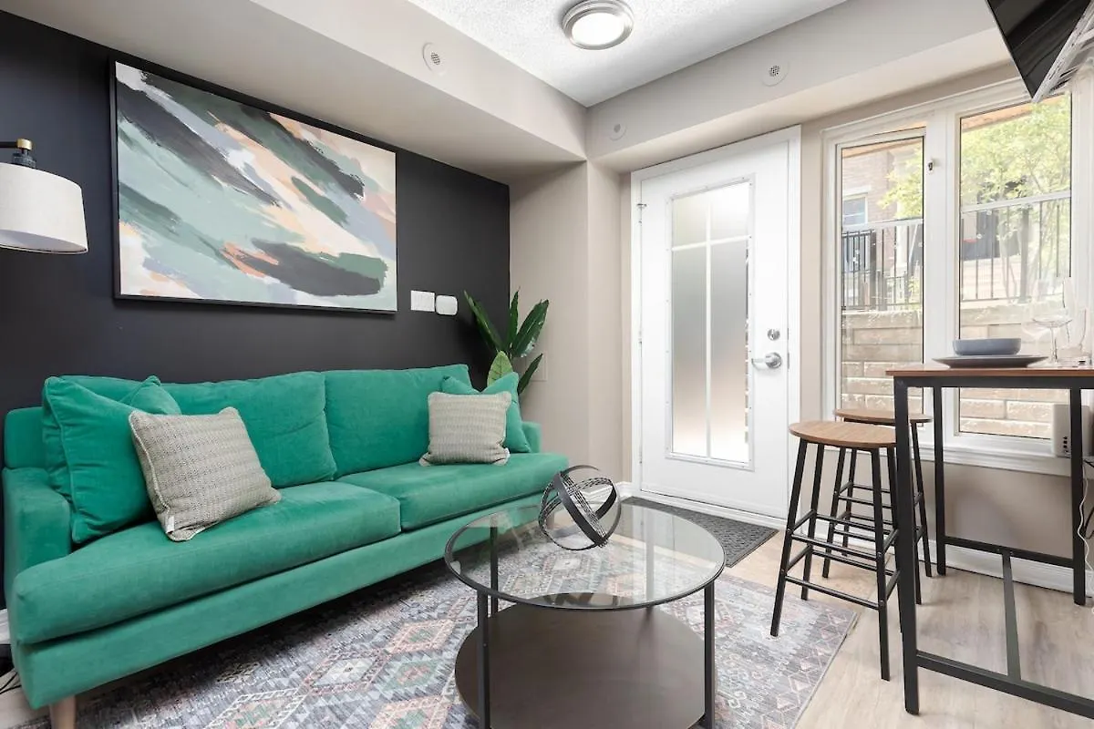 1Bd Townhome Walk To Lake! Toronto