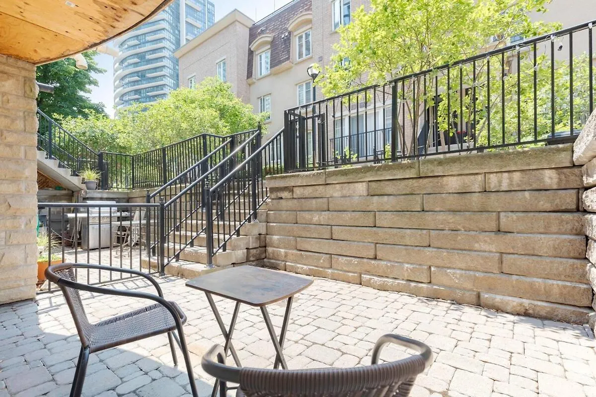 1Bd Townhome Walk To Lake! Toronto